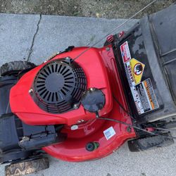 Troy Bilt Self Propelled Honda Engine Good Working Condition Tested Before Buy It.  !!!!!!!No Grass Cacher Bag!!!!!!!