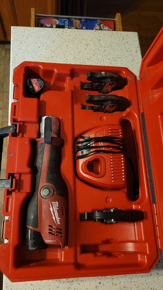 Milwaukee M12 PRO-PRESS