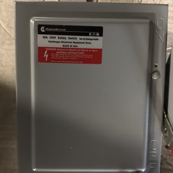 3   pole disvonnect switch