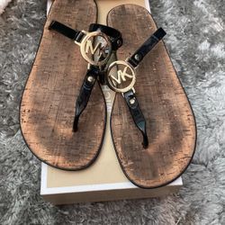 MK CHARM JELLY SANDALS ~ USED 