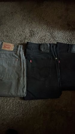 3 pairs of Levi jeans