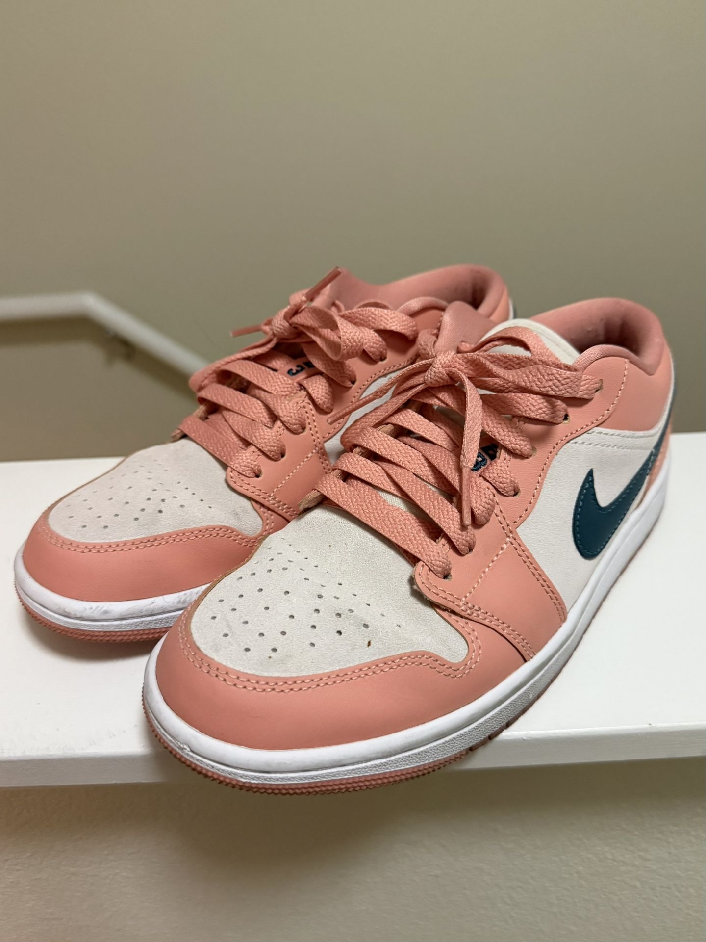 Women’s Jordan 1 Low - Size 7