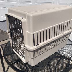 Medium sky, kennel, dog pet kennel $30 Firm