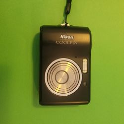 NIKON COOLPIX CAMERA