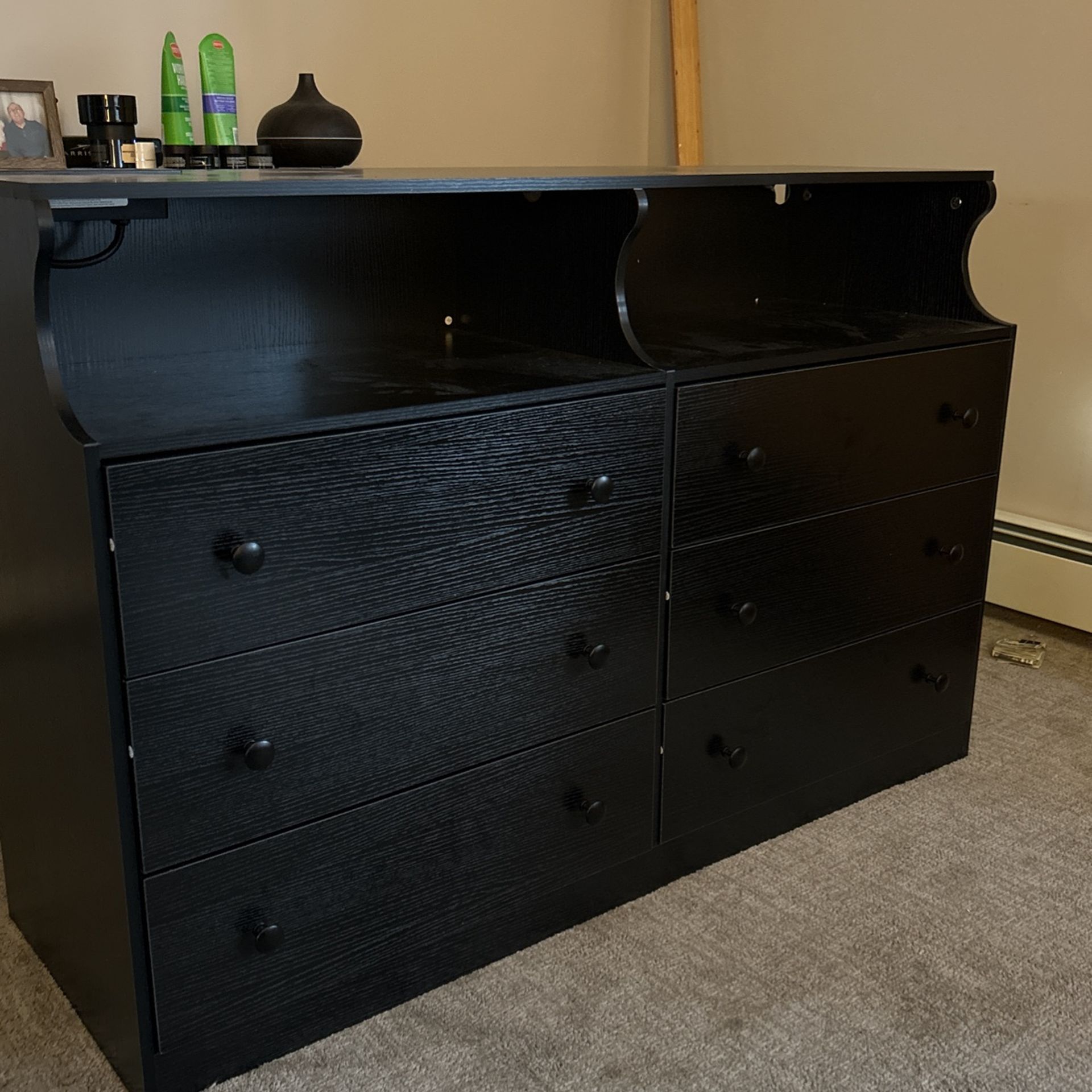 6 Drawer Dresser With Enclosed Top Shelf With Lighting