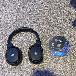 Headphones and fifa 22 Ps4 