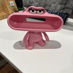 Niki Minaj Beats Pill Stand