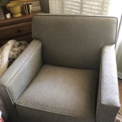 Thomasville Square Arm Swivel Chair Super Clean Couch