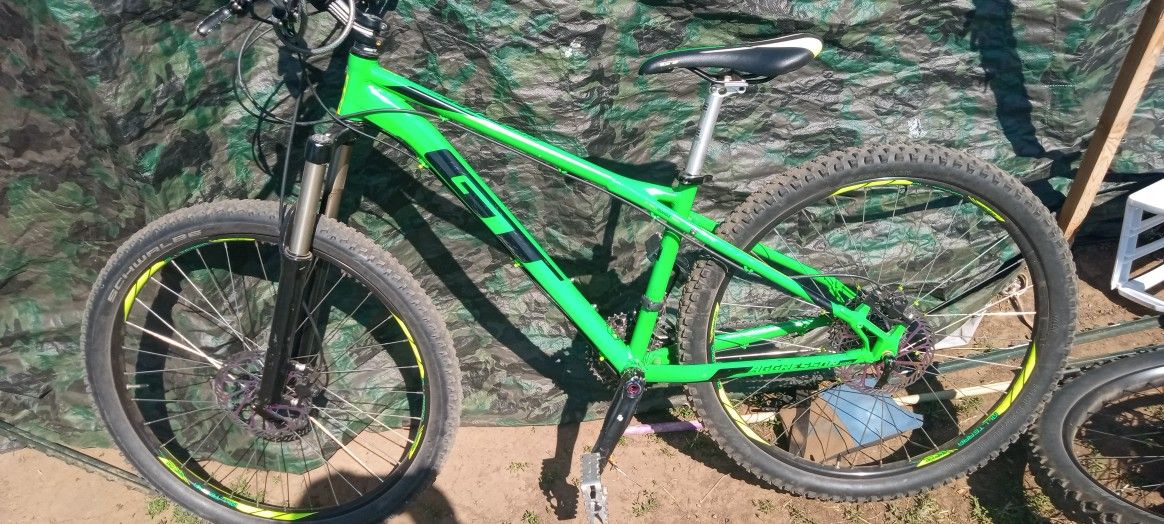 GT Aggressor PRO 27.5" Lime Green Mountain Bike!