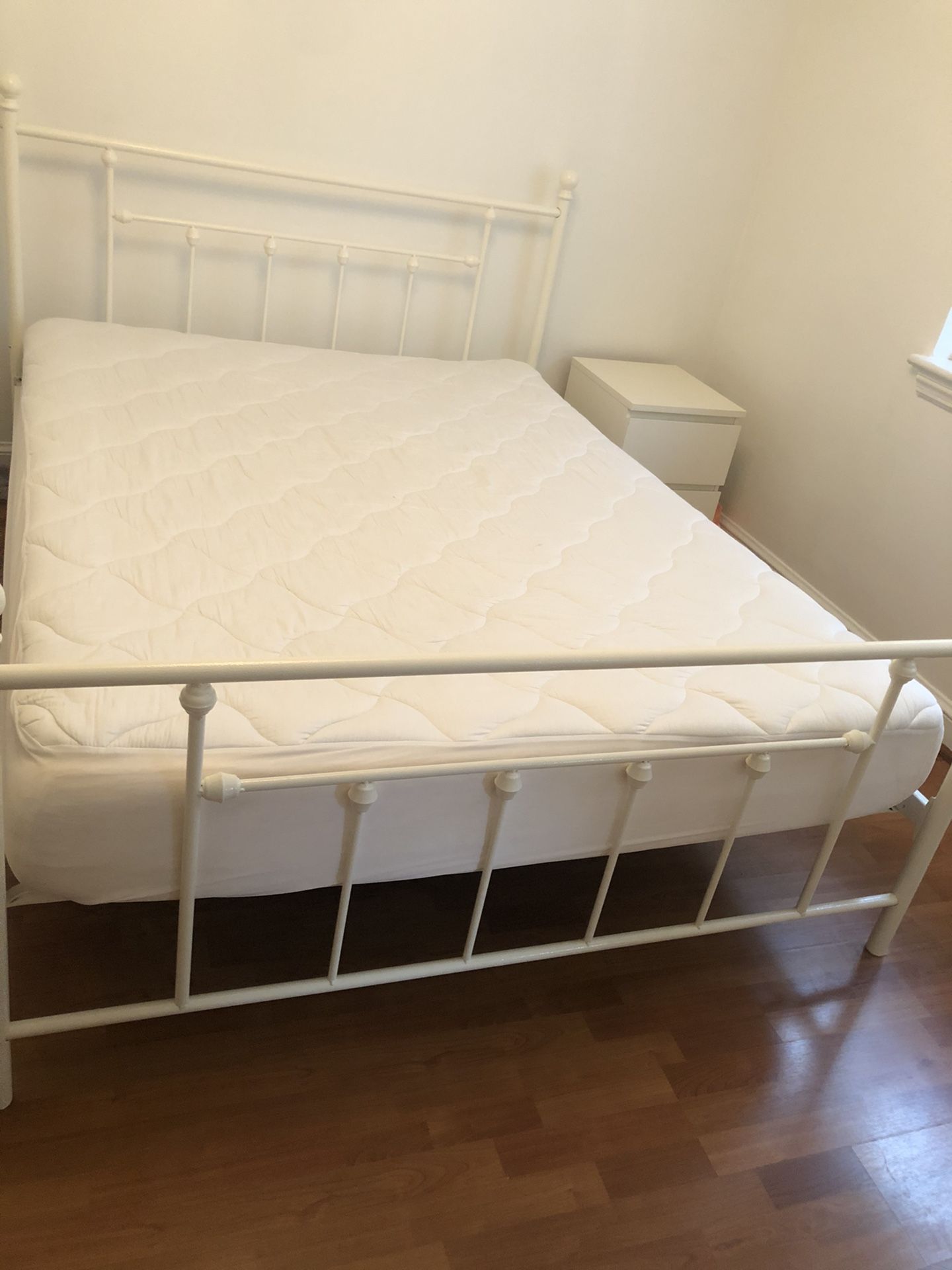 Full bed + mattress