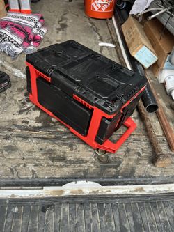 Milwaukee Pack Out Light