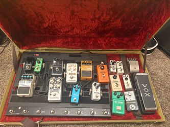 Guitar pedalboard, pedals, power.