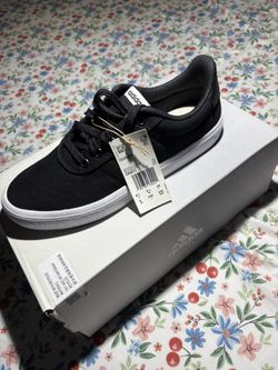 Adidas Women's Vulc Raid3r