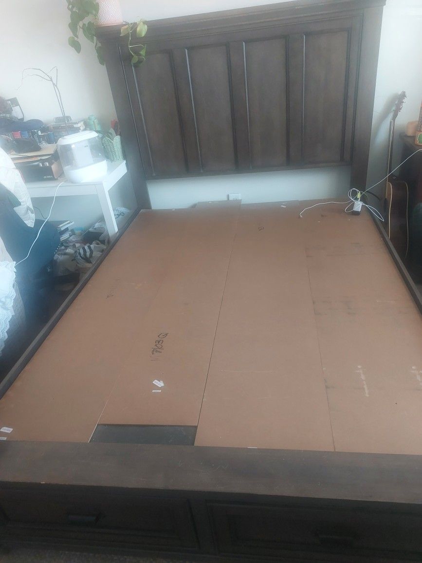 Queen Wooden Bedframe With 2 Drawers