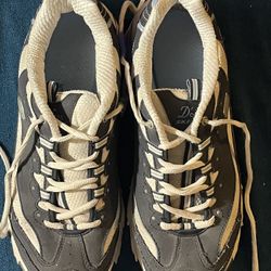 Womens Skechers Tennis Shoes Size 8.5