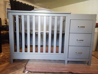 Crib with drawers