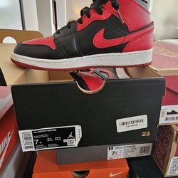 Black And Red Nike Air Force 1 Mid