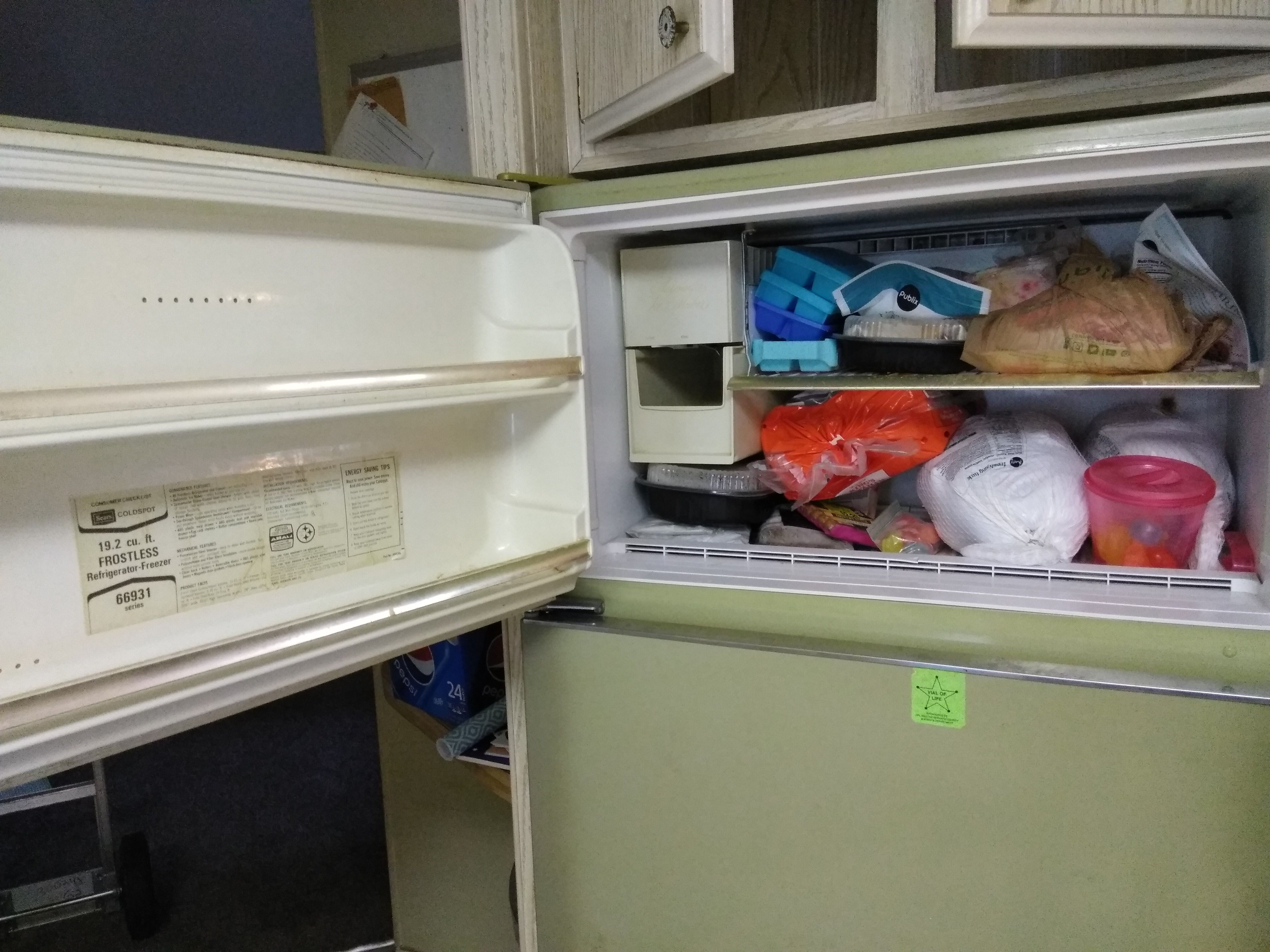 Sears kenmore refrigerator avocado green works great ((reduced for quick sale))
