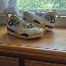 Jordan 4 Vivid Sulfur