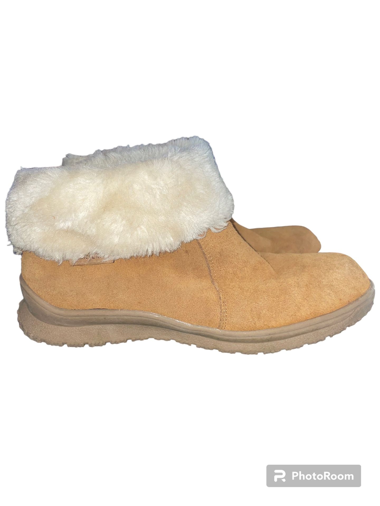 Minnetonka Suede Water Resistant Boots Shoes Women's Brown Suede Sz 7M Slippers