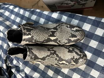 Womans Boots Size 8 1/2