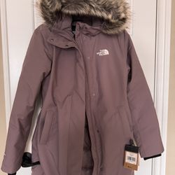 Brand New! Women’s The north face Arctic Parka Small