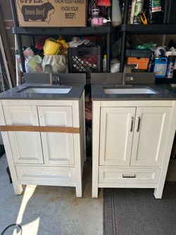 White 24 in bathroom vanities