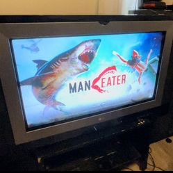 LG HD CRT TV (READ DESCRIPTION)