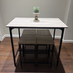 Table & 4 Bar Stools 