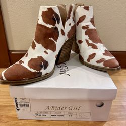 Women’s Buckle Cow Print Boots 8.5