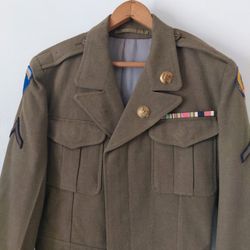 Mens Military Dress Green Small Jkt With Patches ( Offers Accepted) 1950 WW2