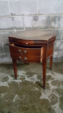 Grand rapids mahogany end table