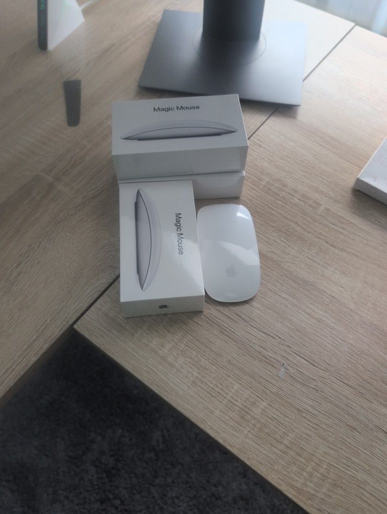 Apple Magic Mouse - New