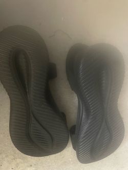 Woman’s sketcher sandals