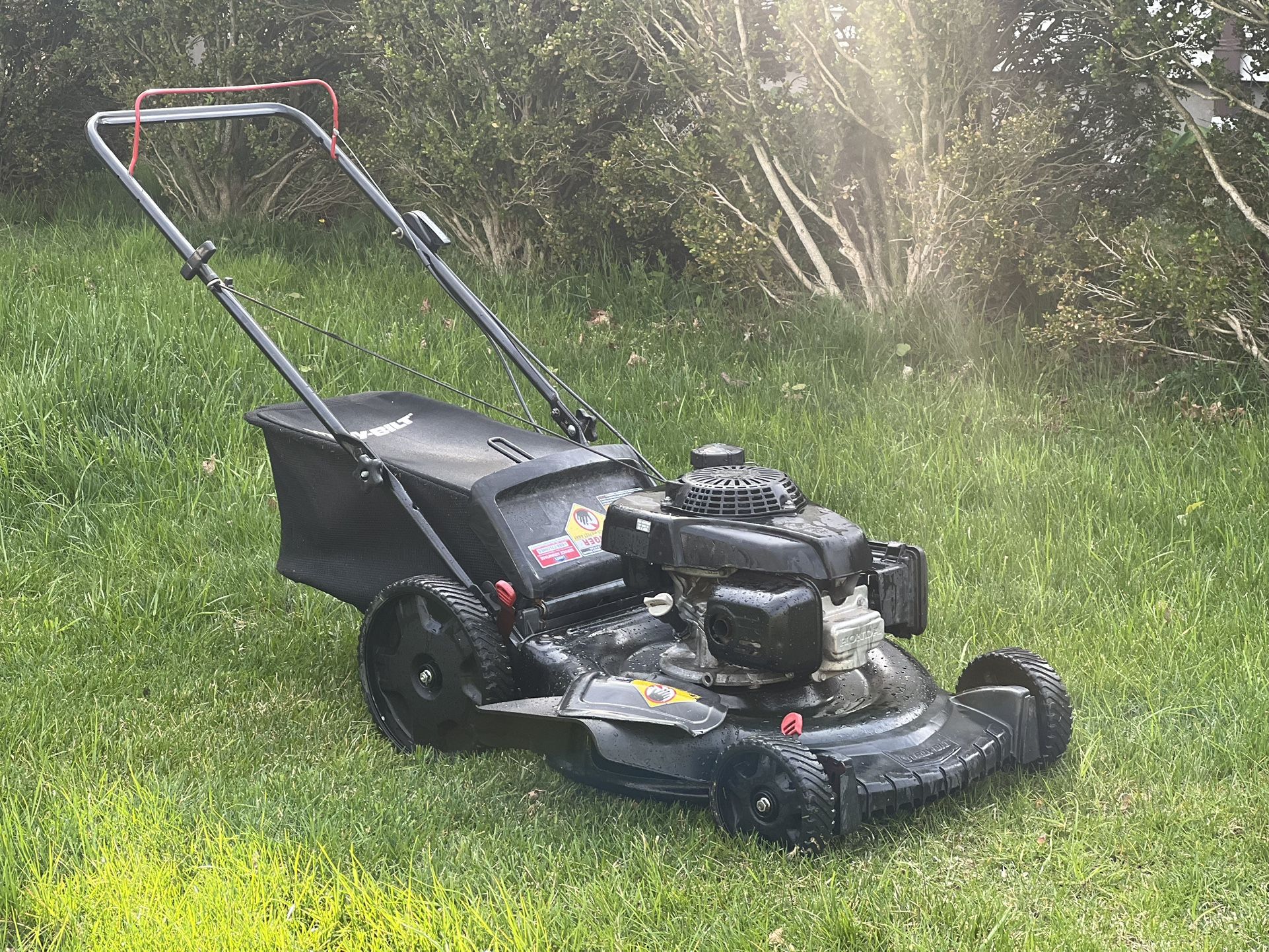 Honda Powered Troy Bilt XP 3n1 Lite Weight PUSH Lawn Mower with Oversized Rear Wheels