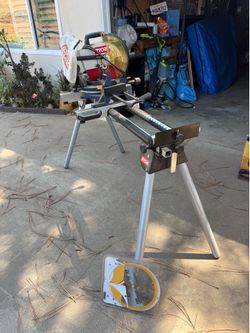 Compound miter saw