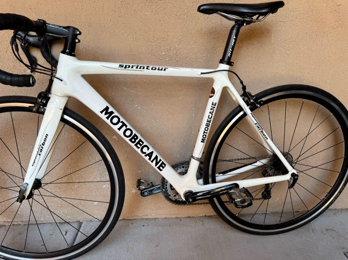 Road Bike - Full Carbon Fiber Frame