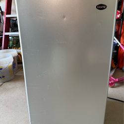 Mini Fridge Sanyo