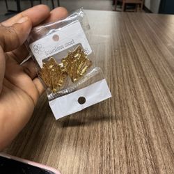 Women’s earrings