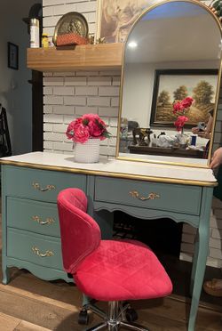 Vintage Makeup Vanity