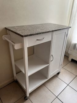 Kitchen storage cabinet