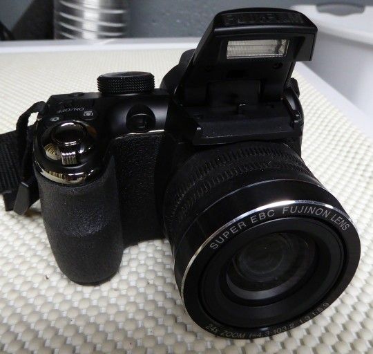 Fujifilm S4200 14MP Camera