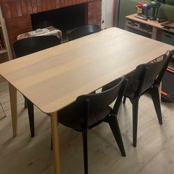 Lisabo table and chairs