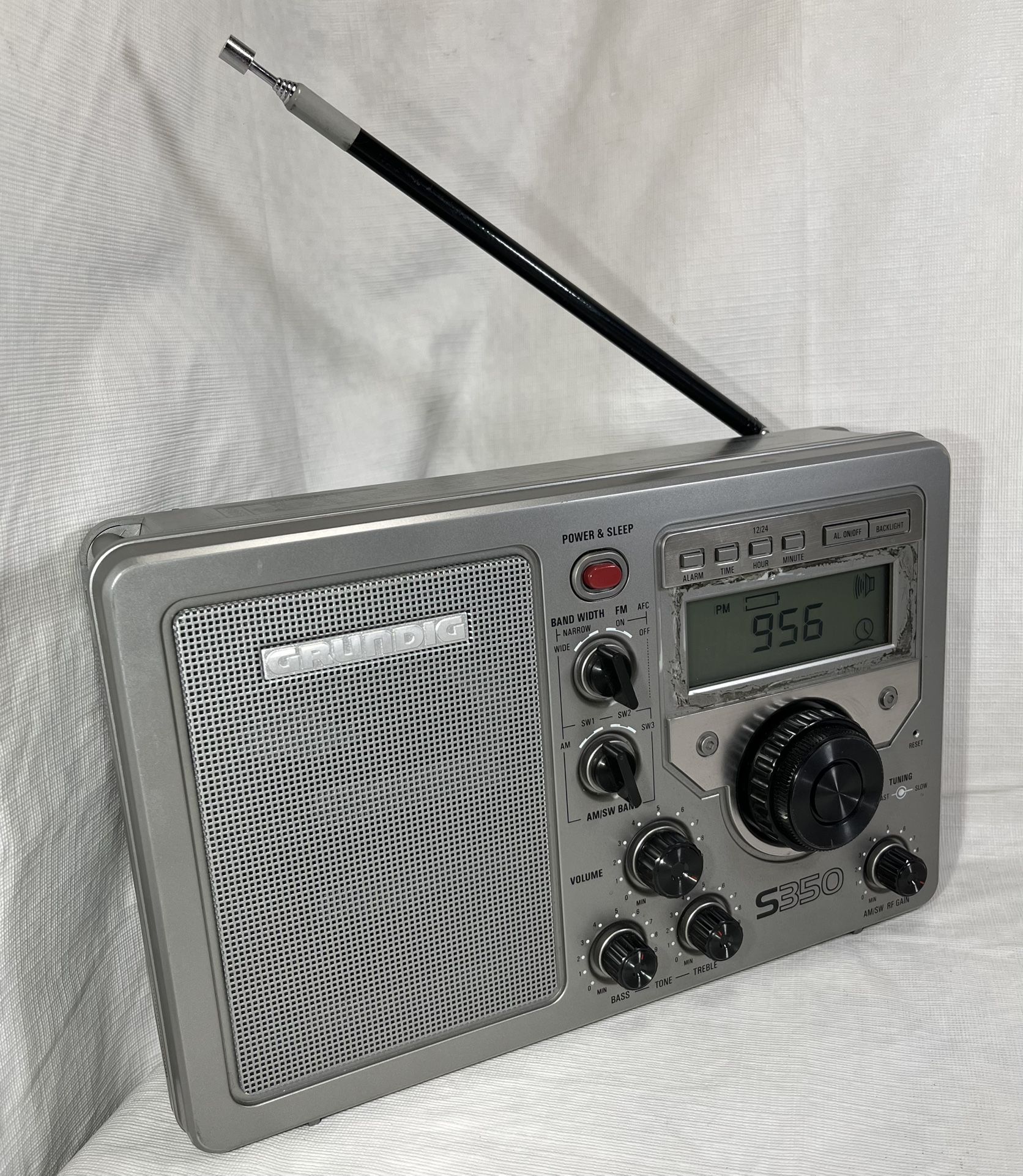 Grundig S350 Hi Sensitivity 5 Band AM FM SW BCL Receiver Shortwave World Radio Stereo Multiband AV output Headphone Jack Gray Silver Portable Travel