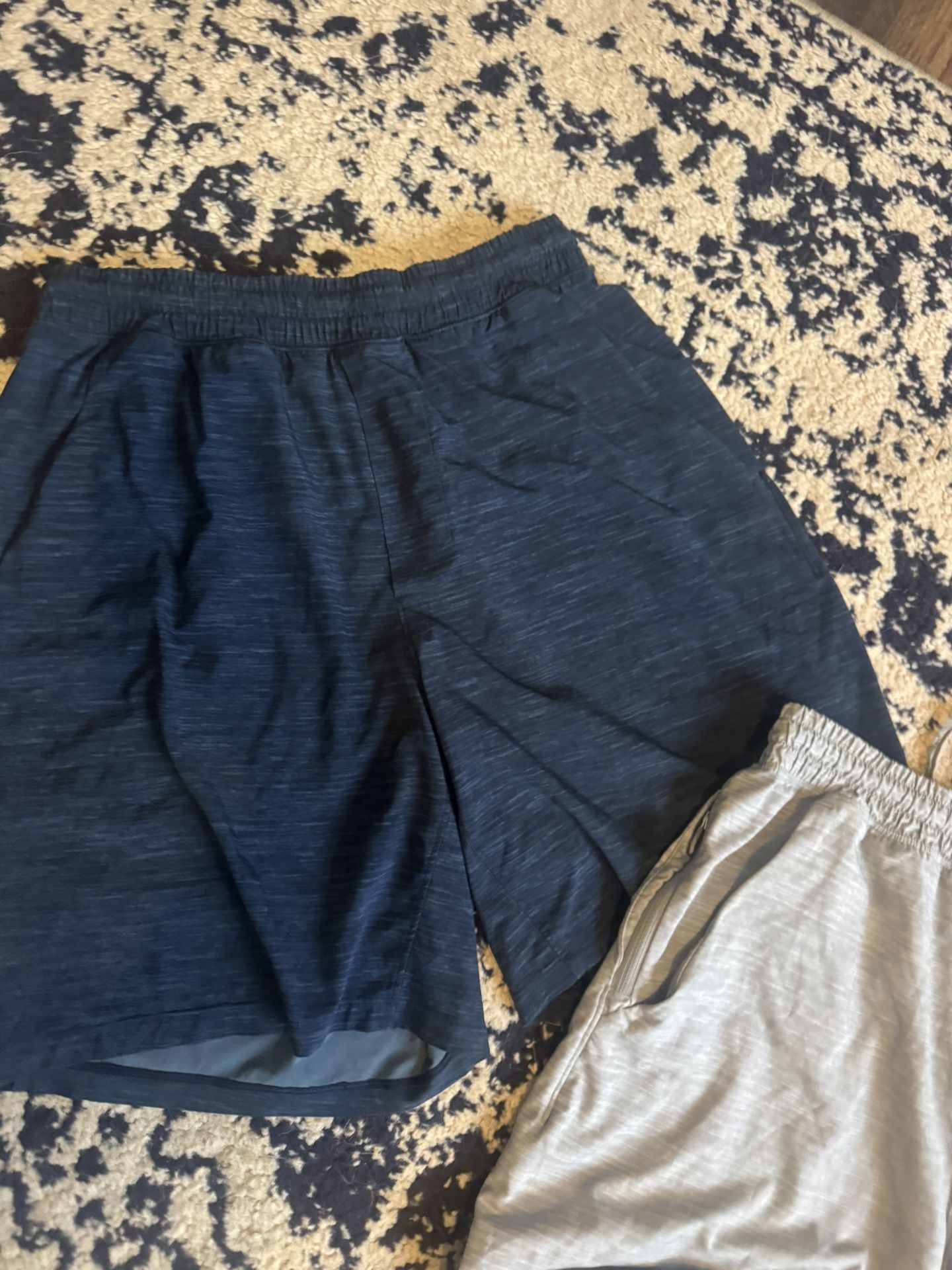 Lululemon men’s small Shorts