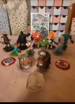 Disney Infinity For Wii Complete With Crystal Starter, 11 Figures, Portal and 2 Infinity Power Discs