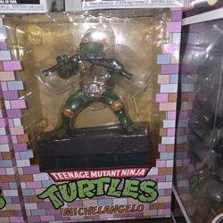 Teenage ninja turtle Figures, 80s, Nickelodeon.
Hard to find 5 altogether.