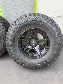 Method Racing Wheels 17x8 & 35x12.50r17 Toyo RT Trails - 10k Miles