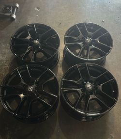 18” Nissan Rims gloss black firm price,,