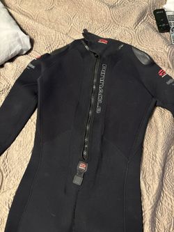 Pinnacle Wet Suit 3mm Thick Make A Offer
